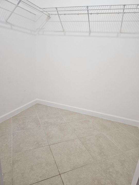 出租: $2,700 (3 贝兹, 3 浴室, 1972 平方英尺)