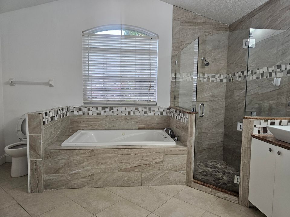 出租: $2,700 (3 贝兹, 3 浴室, 1972 平方英尺)