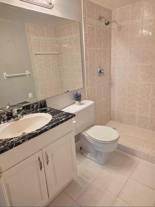 For Sale: $109,000 (1 beds, 1 baths, 632 Square Feet)