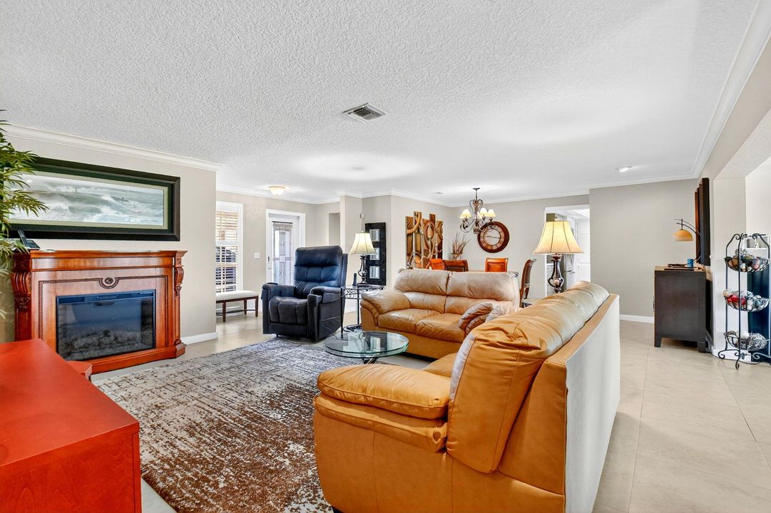 待售: $625,000 (3 贝兹, 2 浴室, 2183 平方英尺)