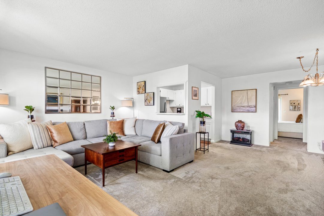 На продажу: $139,900 (1 спален, 1 ванн, 646 Квадратных фут)