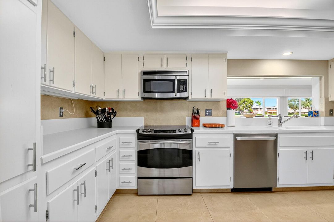 待售: $625,000 (3 贝兹, 2 浴室, 2183 平方英尺)