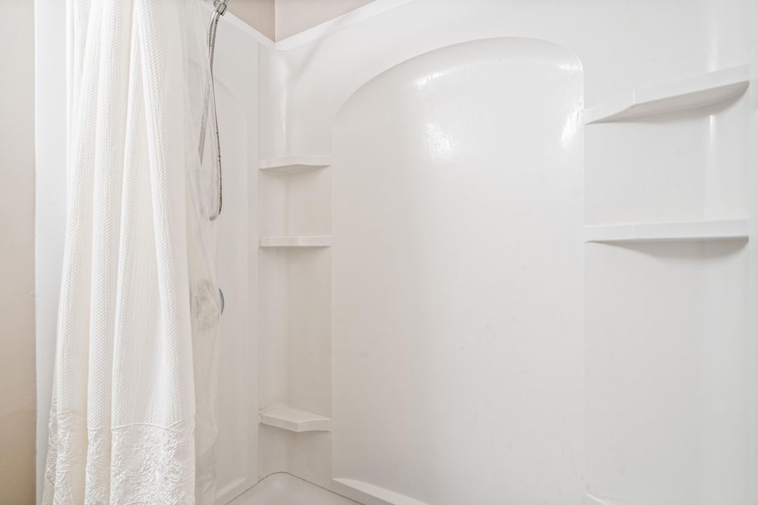 На продажу: $139,900 (1 спален, 1 ванн, 646 Квадратных фут)