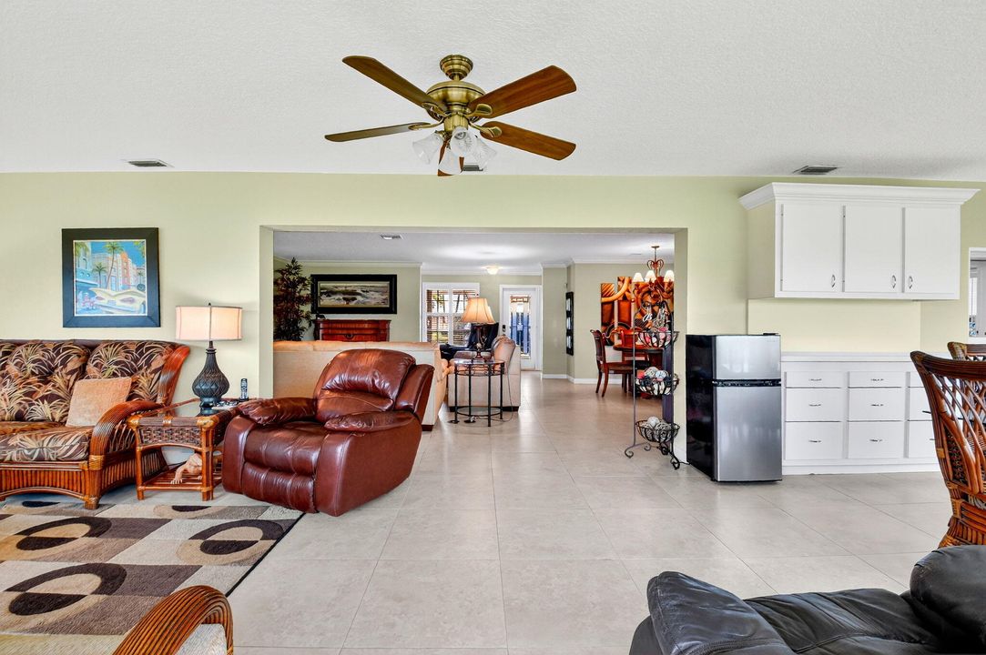 待售: $625,000 (3 贝兹, 2 浴室, 2183 平方英尺)