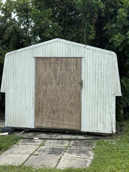 For Sale: $120,000 (2 beds, 1 baths, 900 Square Feet)