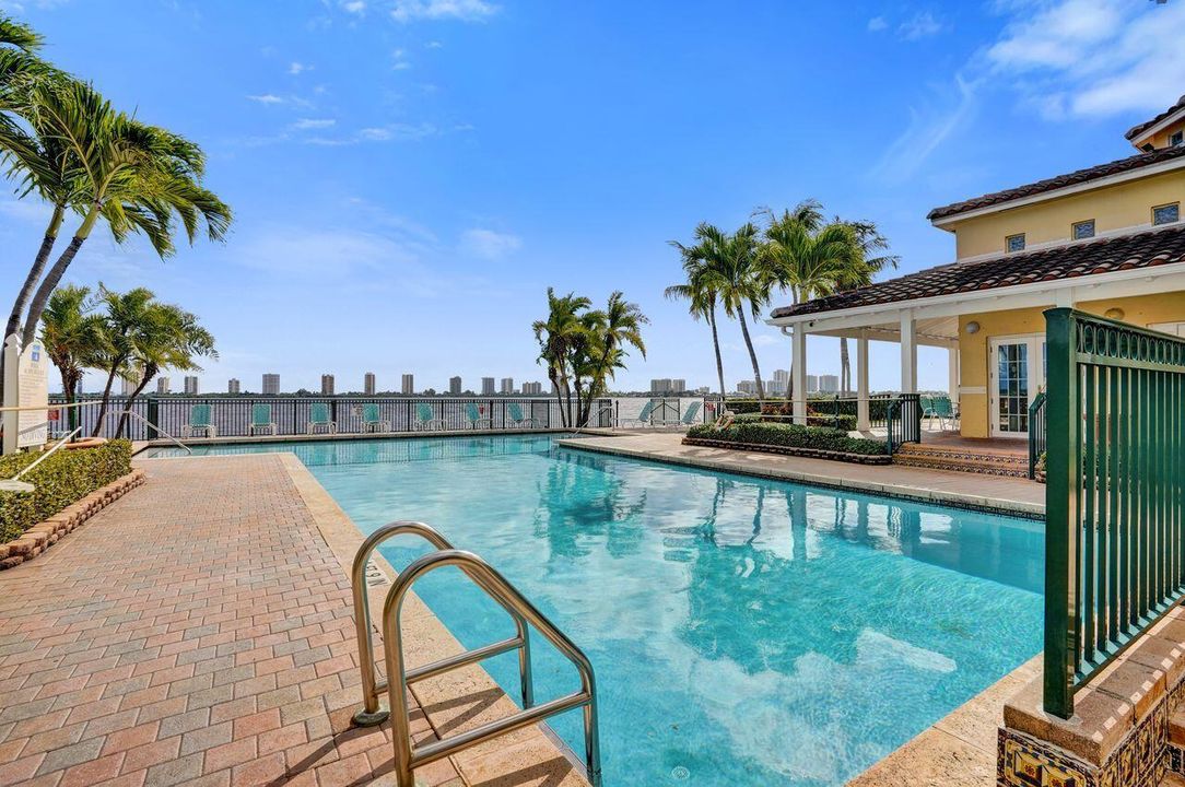 En Venta: $315,000 (2 camas, 2 baños, 1111 Pies cuadrados)