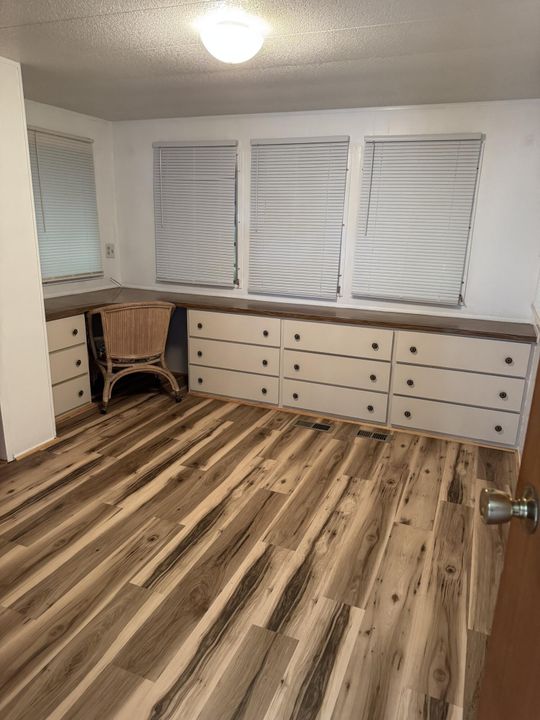 For Sale: $120,000 (2 beds, 1 baths, 900 Square Feet)