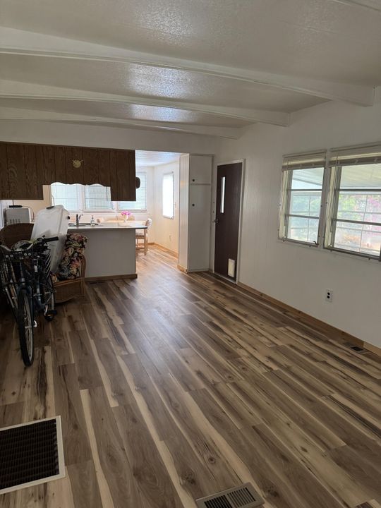 For Sale: $120,000 (2 beds, 1 baths, 900 Square Feet)