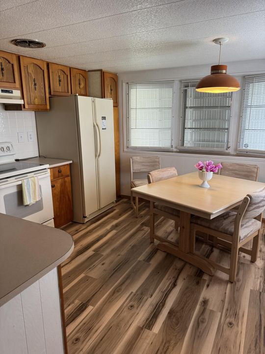 For Sale: $120,000 (2 beds, 1 baths, 900 Square Feet)