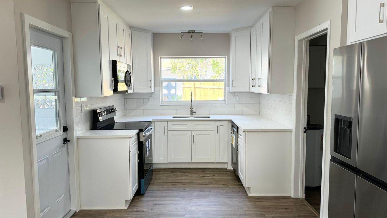 На продажу: $515,000 (3 спален, 2 ванн, 1245 Квадратных фут)