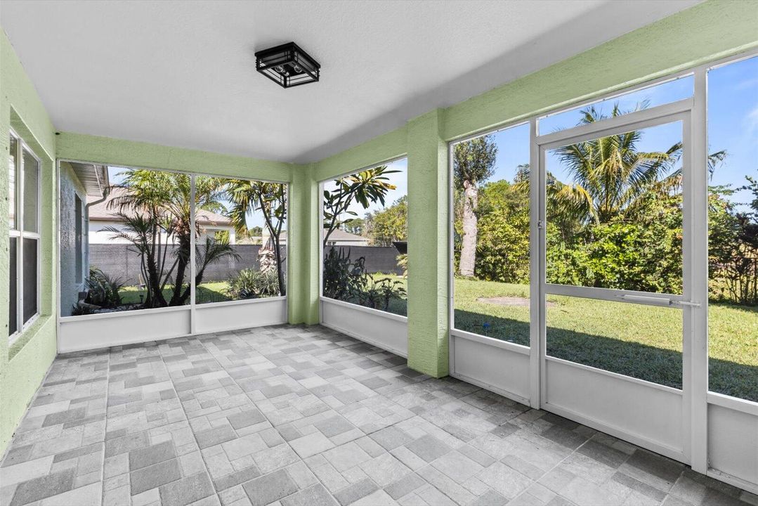 For Sale: $469,000 (4 beds, 2 baths, 2234 Square Feet)