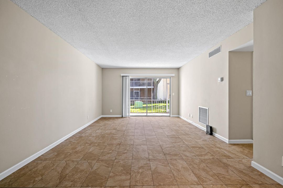 For Rent: $2,000 (2 beds, 2 baths, 847 Square Feet)