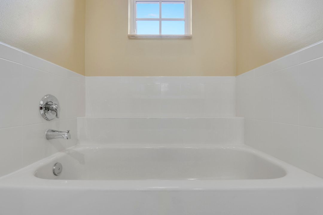 Activo con contrato: $435,000 (3 camas, 2 baños, 1854 Pies cuadrados)