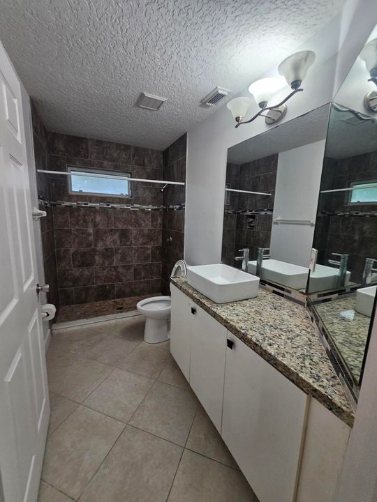 出租: $2,700 (3 贝兹, 3 浴室, 1972 平方英尺)