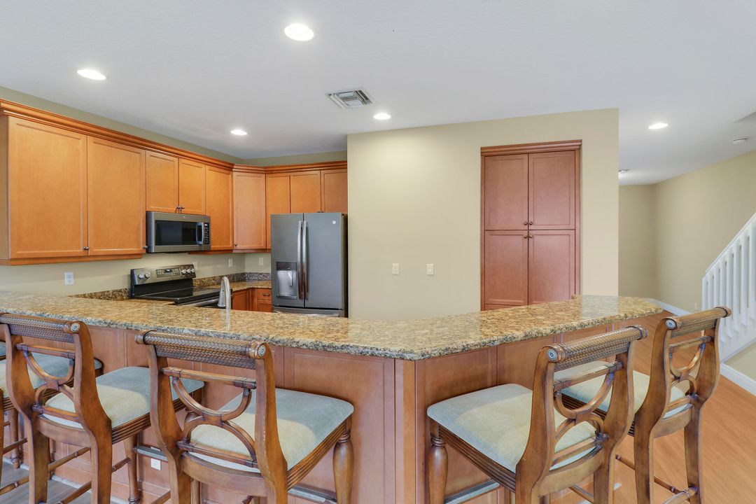 Activo con contrato: $435,000 (3 camas, 2 baños, 1854 Pies cuadrados)