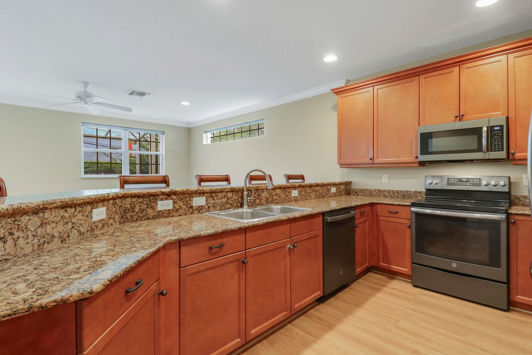 Activo con contrato: $435,000 (3 camas, 2 baños, 1854 Pies cuadrados)