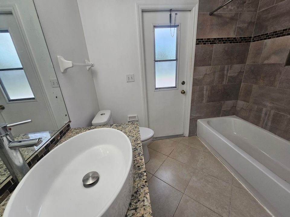 出租: $2,700 (3 贝兹, 3 浴室, 1972 平方英尺)