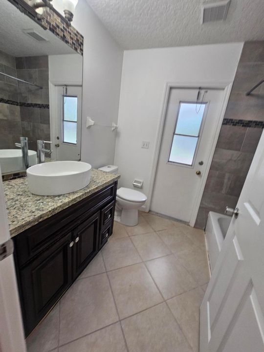 出租: $2,700 (3 贝兹, 3 浴室, 1972 平方英尺)