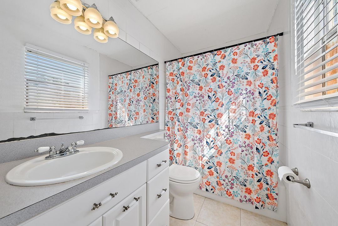 Active With Contract: $399,999 (3 beds, 2 baths, 1152 Square Feet)