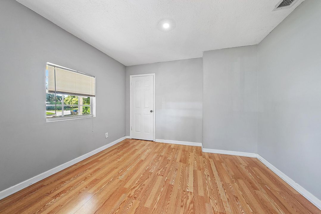 Active With Contract: $399,999 (3 beds, 2 baths, 1152 Square Feet)