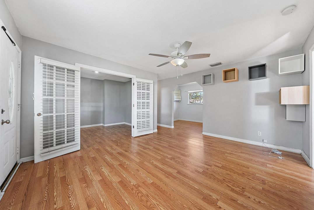 Active With Contract: $399,999 (3 beds, 2 baths, 1152 Square Feet)