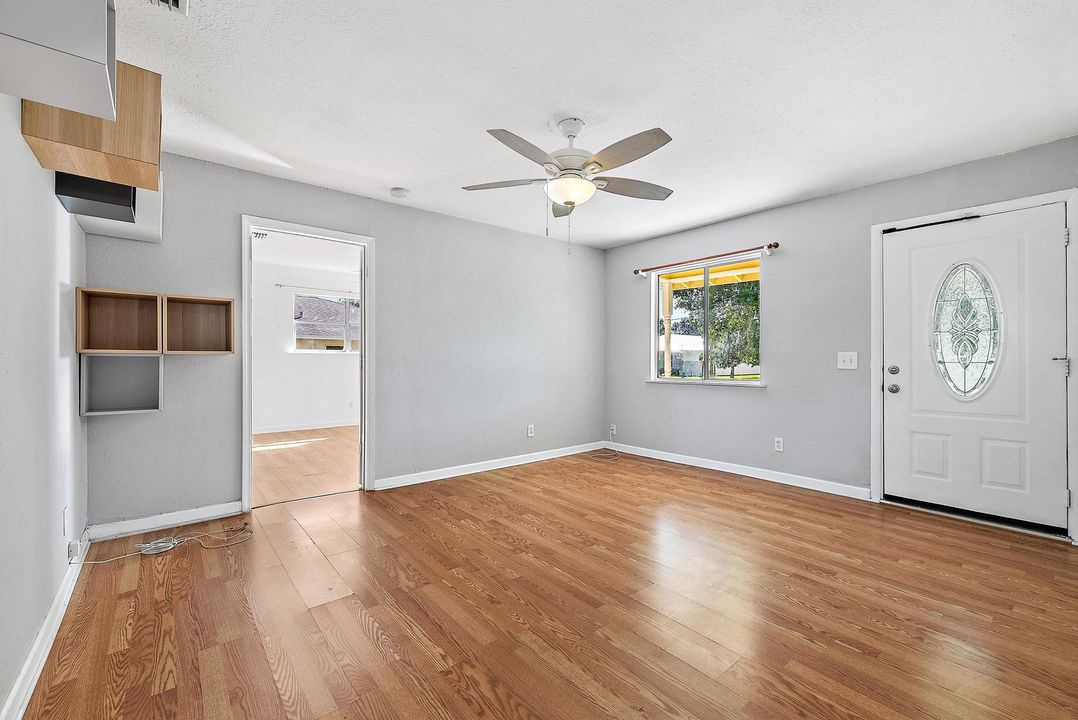 Active With Contract: $399,999 (3 beds, 2 baths, 1152 Square Feet)