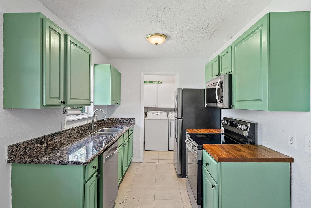 Active With Contract: $399,999 (3 beds, 2 baths, 1152 Square Feet)