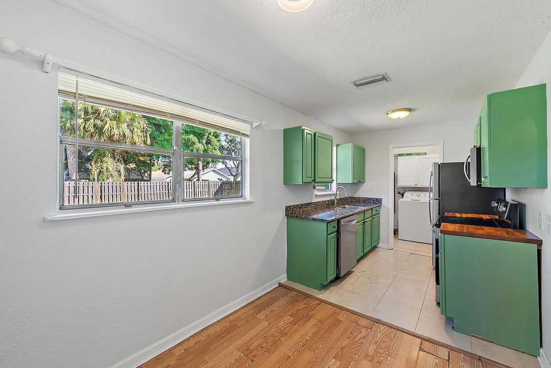 Active With Contract: $399,999 (3 beds, 2 baths, 1152 Square Feet)