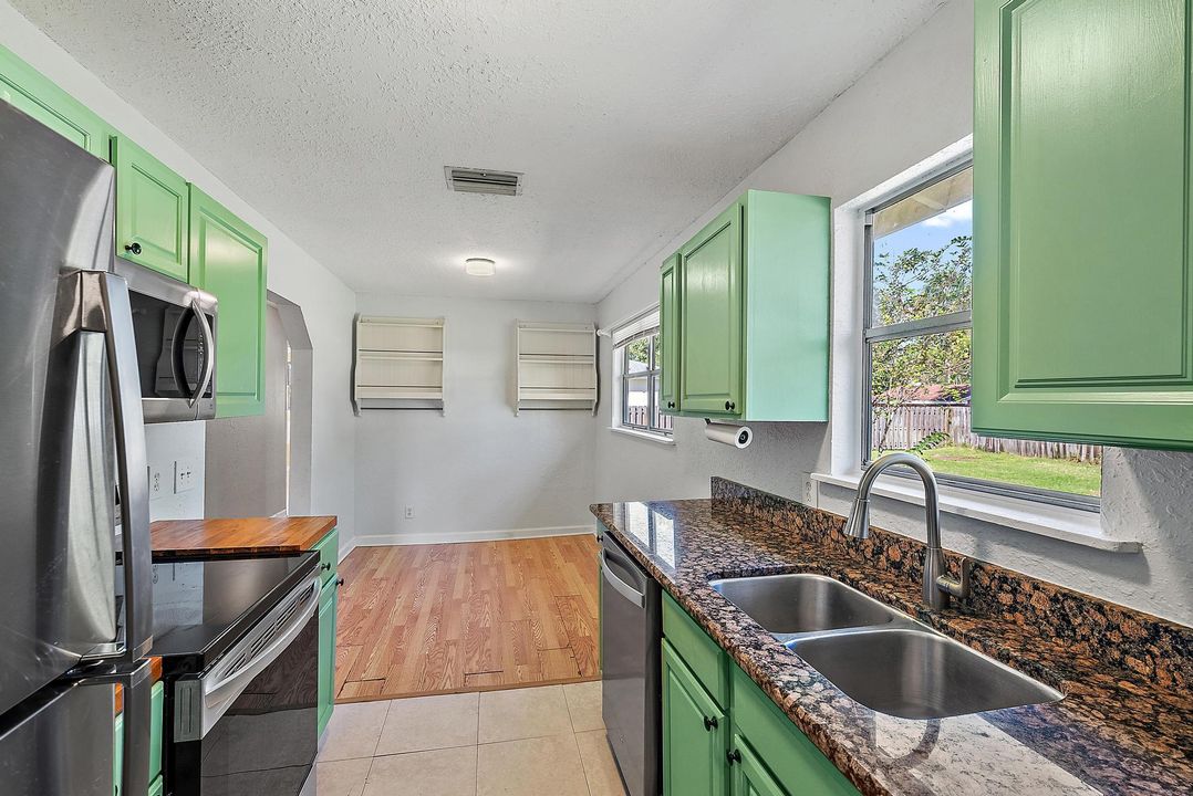 Active With Contract: $399,999 (3 beds, 2 baths, 1152 Square Feet)