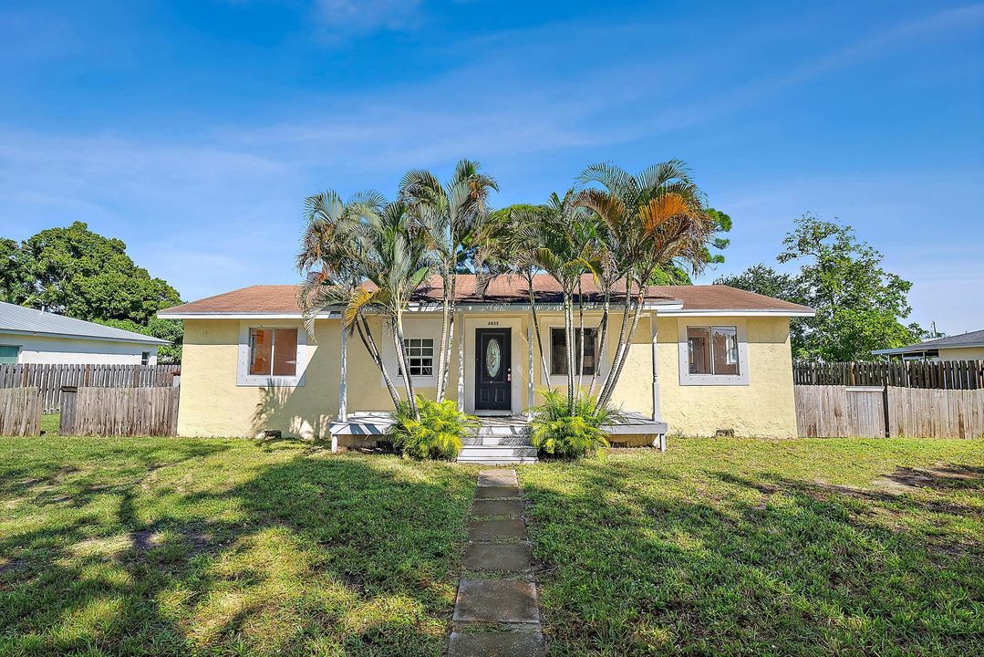 Active With Contract: $399,999 (3 beds, 2 baths, 1152 Square Feet)