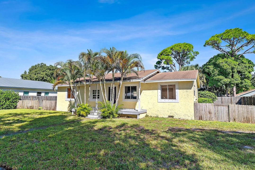 Active With Contract: $399,999 (3 beds, 2 baths, 1152 Square Feet)