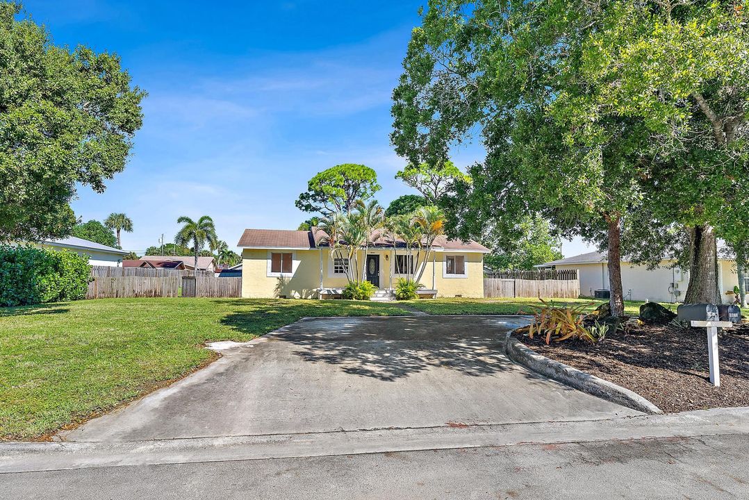 Active With Contract: $399,999 (3 beds, 2 baths, 1152 Square Feet)