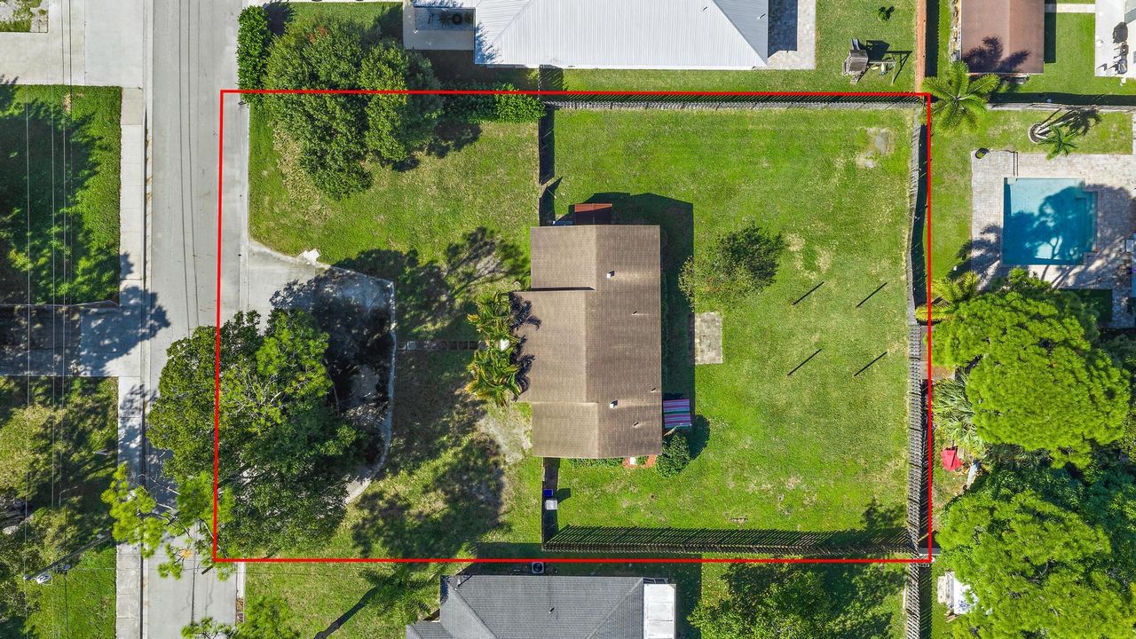 Active With Contract: $399,999 (3 beds, 2 baths, 1152 Square Feet)