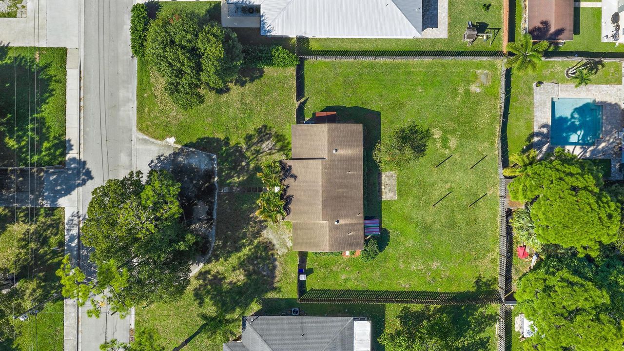 Active With Contract: $399,999 (3 beds, 2 baths, 1152 Square Feet)