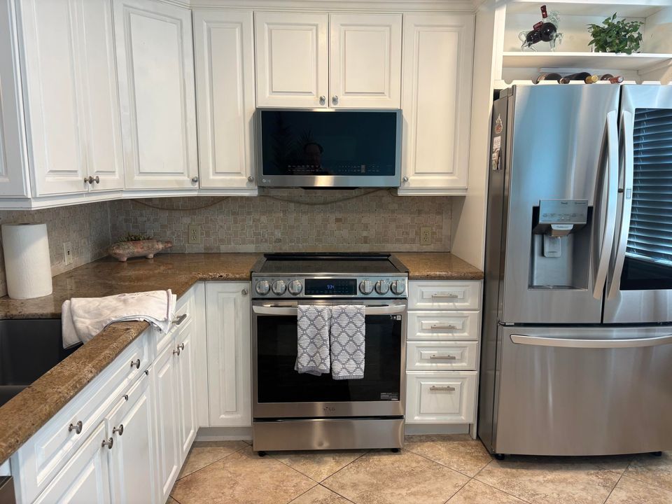 Под контрактом: $1,700 (2 спален, 2 ванн, 1156 Квадратных фут)