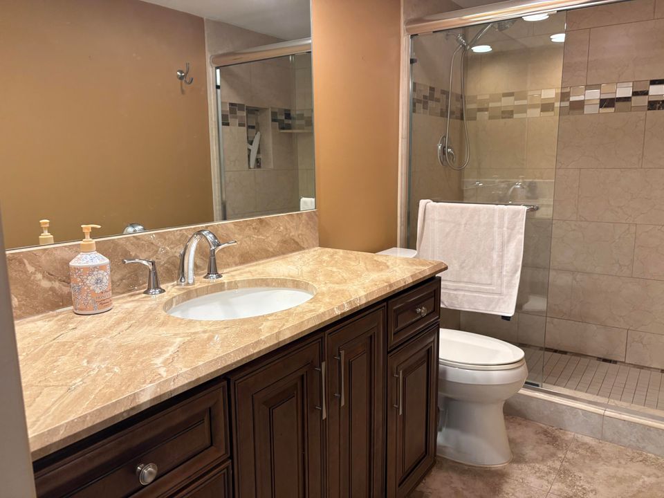 Под контрактом: $1,700 (2 спален, 2 ванн, 1156 Квадратных фут)