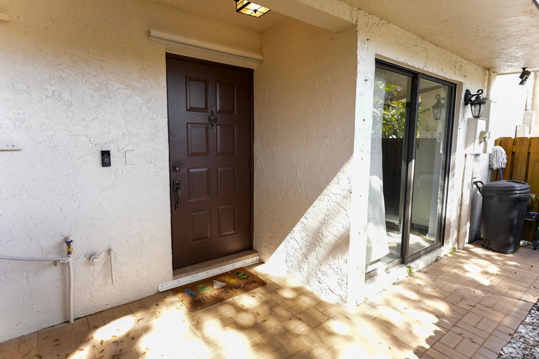 For Sale: $415,000 (2 beds, 2 baths, 1348 Square Feet)