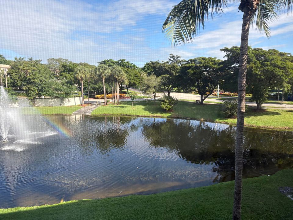 Под контрактом: $1,700 (2 спален, 2 ванн, 1156 Квадратных фут)