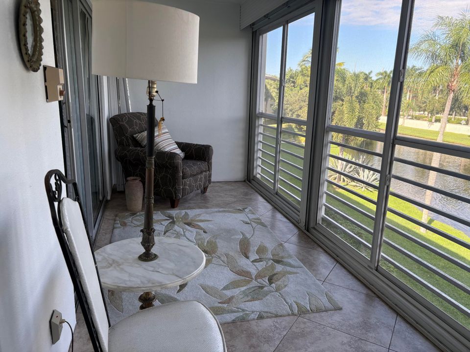 Под контрактом: $1,700 (2 спален, 2 ванн, 1156 Квадратных фут)