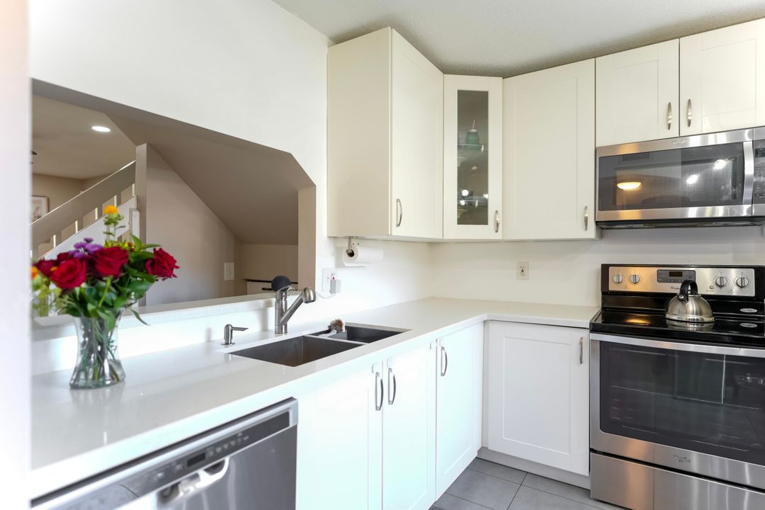 For Sale: $415,000 (2 beds, 2 baths, 1348 Square Feet)