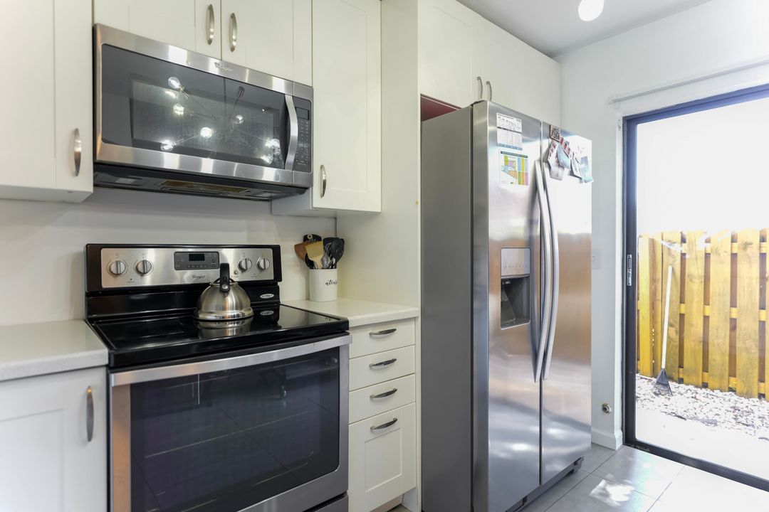 For Sale: $415,000 (2 beds, 2 baths, 1348 Square Feet)