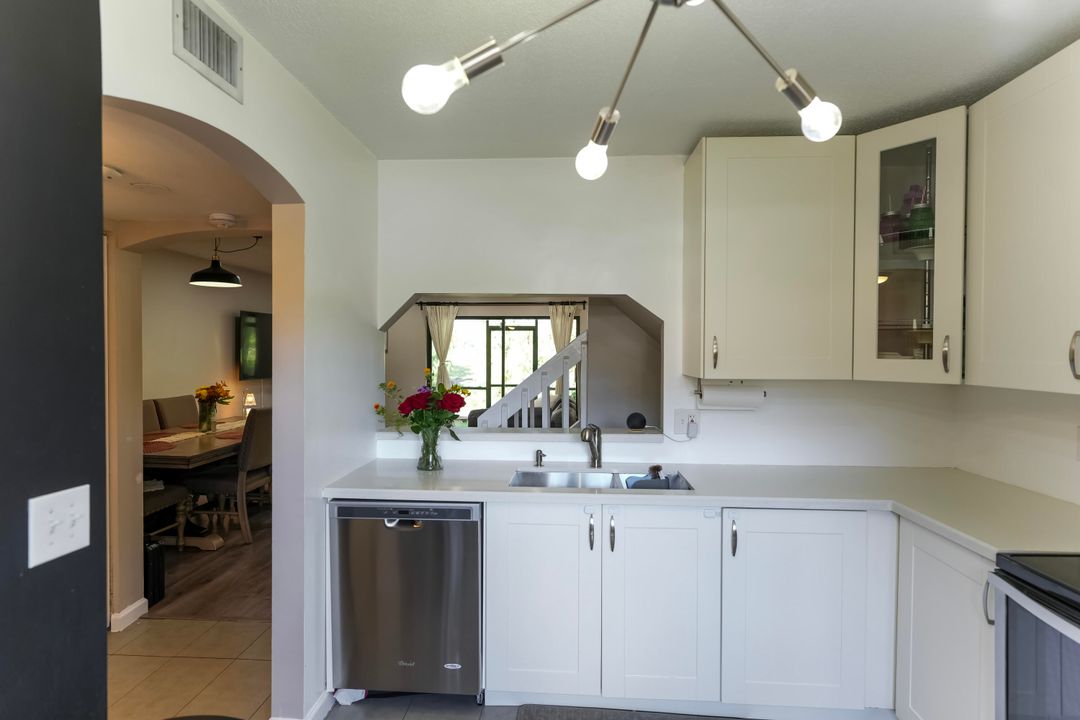 For Sale: $415,000 (2 beds, 2 baths, 1348 Square Feet)