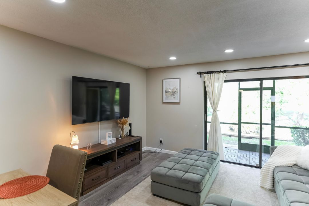 For Sale: $415,000 (2 beds, 2 baths, 1348 Square Feet)