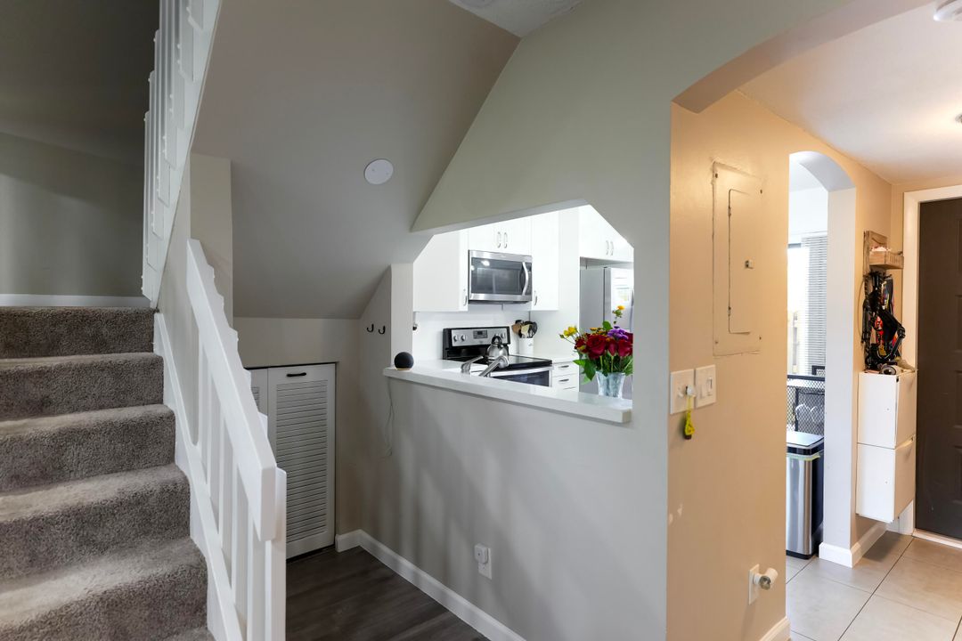 For Sale: $415,000 (2 beds, 2 baths, 1348 Square Feet)