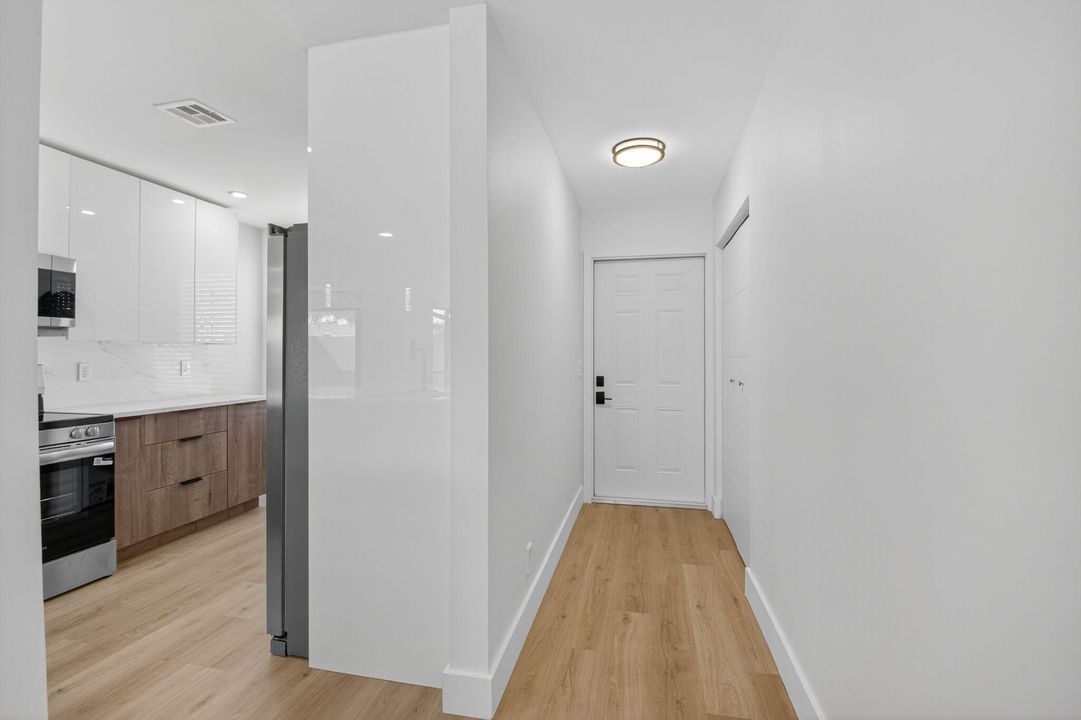 待售: $335,000 (2 贝兹, 2 浴室, 1073 平方英尺)