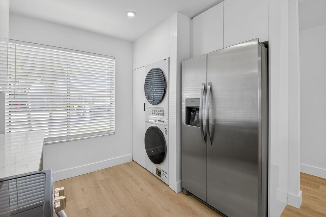 待售: $335,000 (2 贝兹, 2 浴室, 1073 平方英尺)