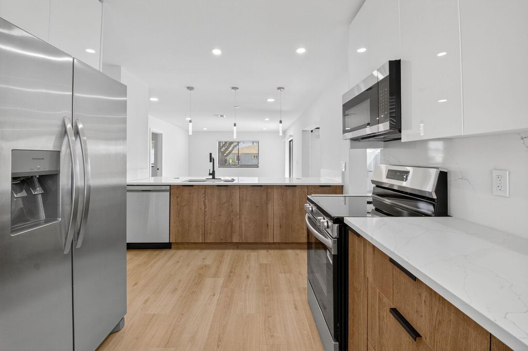 待售: $335,000 (2 贝兹, 2 浴室, 1073 平方英尺)