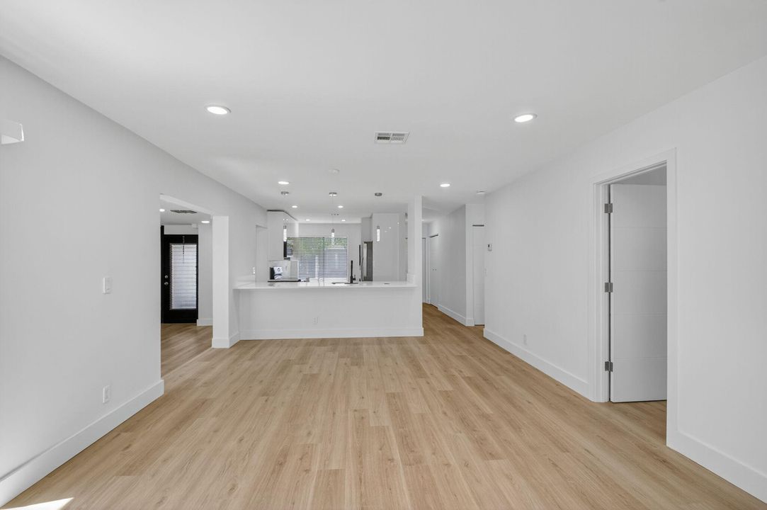 待售: $335,000 (2 贝兹, 2 浴室, 1073 平方英尺)