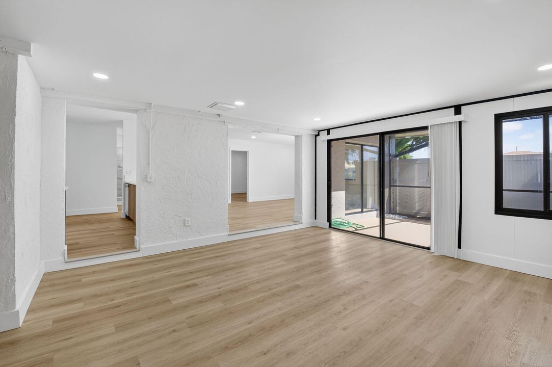 待售: $335,000 (2 贝兹, 2 浴室, 1073 平方英尺)