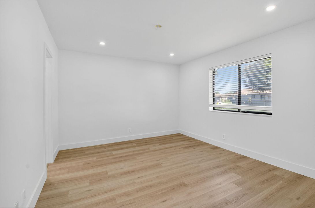 待售: $335,000 (2 贝兹, 2 浴室, 1073 平方英尺)